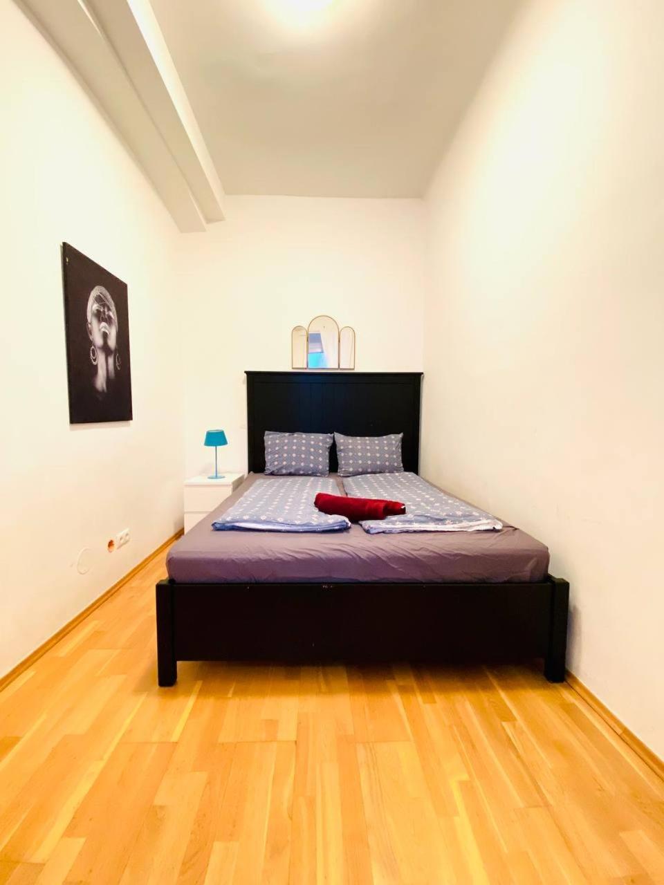 Family Th8 8 * Wien